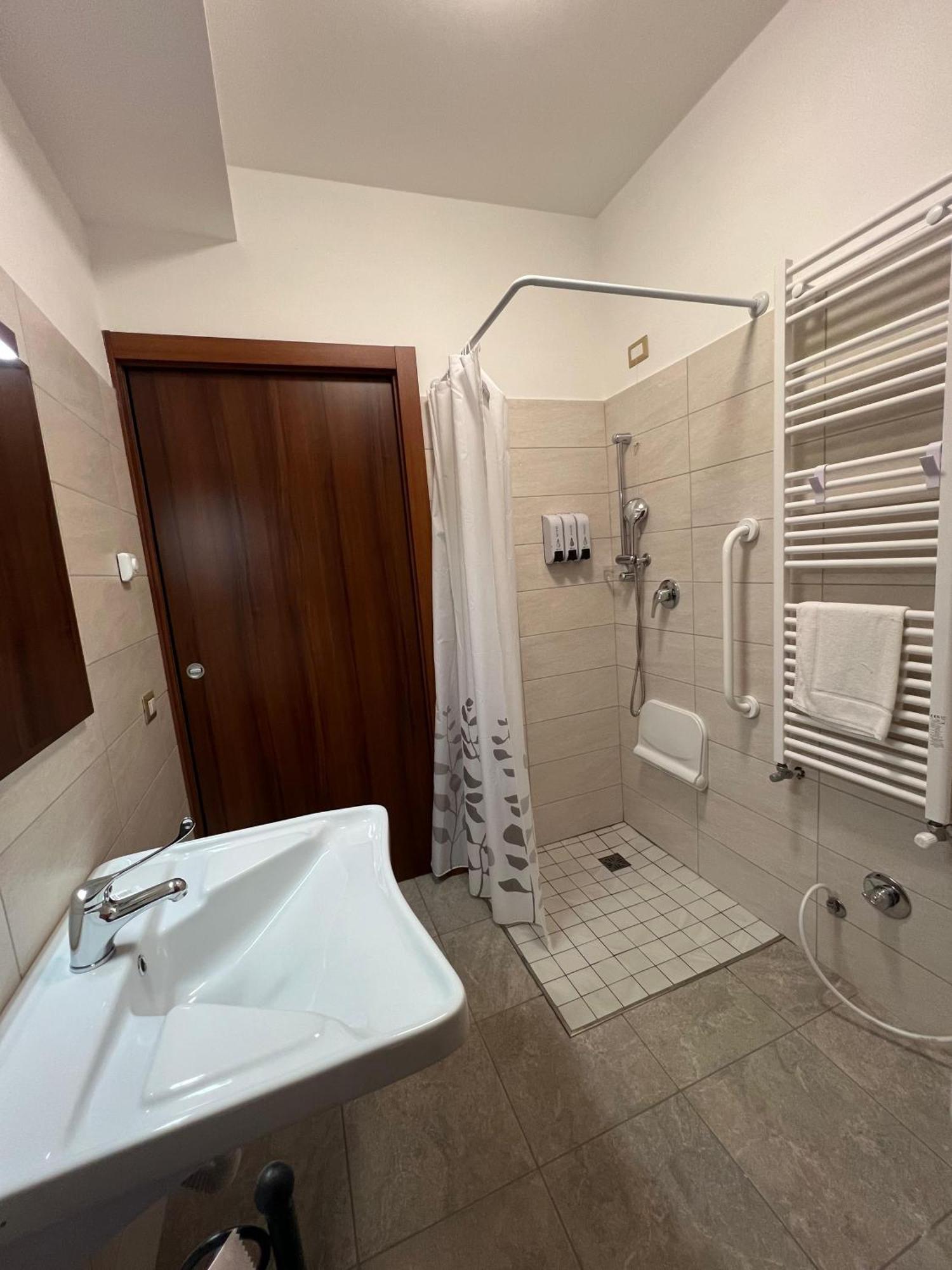 Sigis Hotel Fiumicino Buitenkant foto
